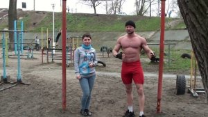Тренировка дома и на турнике - 654. Как научить красивую девушку подтягиваться