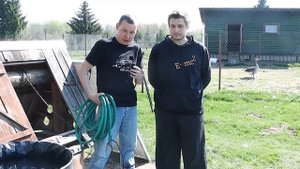 Насос всего за 180 рублей качает воду из колодца на нашем огороде!