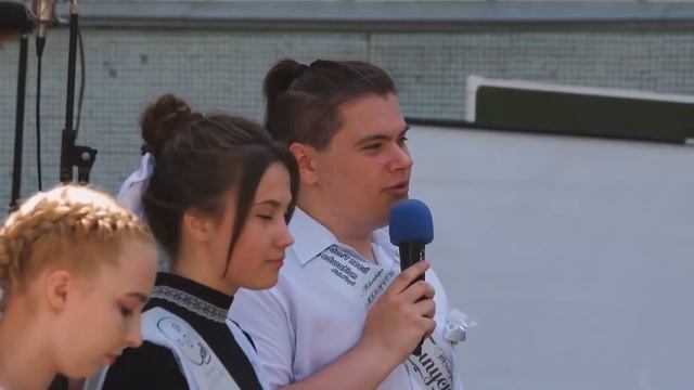 ПОСЛЕДНИЙ ЗВОНОК: ПОДАРОК УЧИТЕЛЮ (видео с экрана + вручение подарка) ? смотреть онлайн