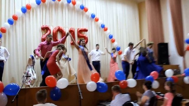 Народный танец выпускников 2015