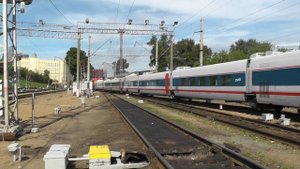 Тепловоз ТЭП70БС-098 со скоростным поездом "Стриж"