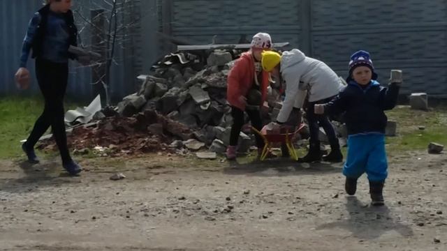 Дети строителей строят садик.........ДЕВЧОНКИ РУЛЯТ⚠ смотреть онлайн