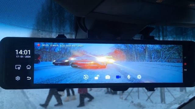 TrendVision aMirror 15 Android UNIVERSE. В движении. Изображение с задней камеры. смотреть онлайн