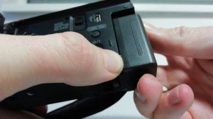 How to change battery Panasonic HC-V700