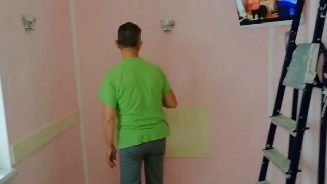 КАК ОТМЫТЬ ПЯТНА ОТ КРАСНОГО ВИНА ИЛИ КОЛЫ С ОБОЕВ ПОСЛЕ ССОРЫ ДРУГ С ДРУГОМ ? смотреть онлайн