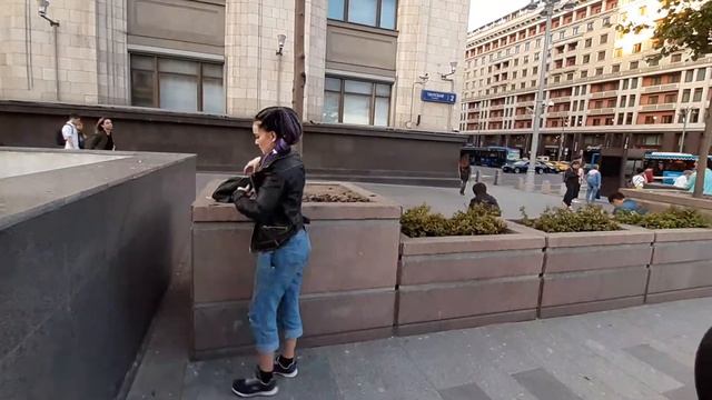 Пытаемся снять кадры на клип станция метро охотный ряд около красной площади в подземном переходе смотреть онлайн