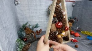 Ёлка своими руками?Деревянная елка с шарами