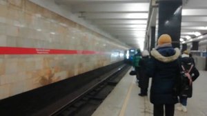 Прибытие поезда метро "Балтиец" из оборотного тупика станции метро Проспект Ветеранов.