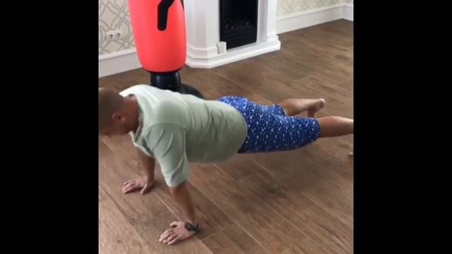 День 11. 100 Отжиманий В День смотреть онлайн