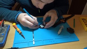 Смарт-часы Samsung Gear S3 Frontier не включаются и не заряжаются