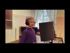 "Терпиратура" исполняет Кира Торгаева. Музыка Александра Гилева, слова Павла Каликина.