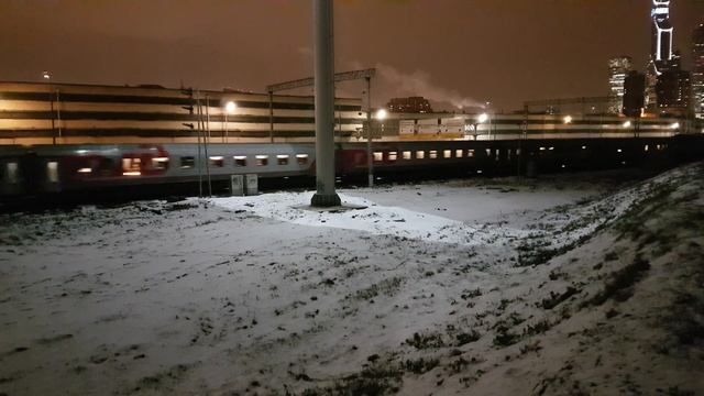 ЧС7-021 с поездом Москва-Ницца перегон Москва-Смоленская-Фили смотреть онлайн