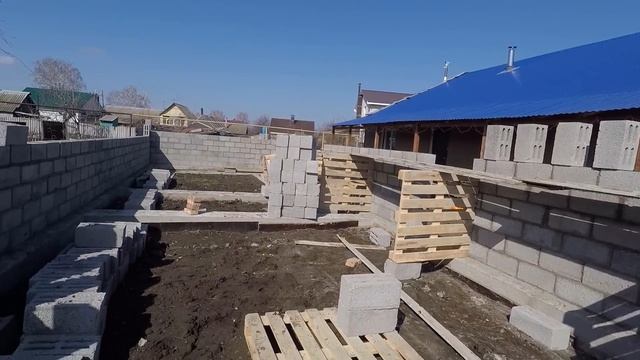 Гараж для двух авто / Тех-помещение / Баня с комнатой отдыха / Из керамзитного блока (апрель 2022)