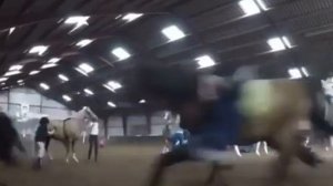 Лошади с детьми испугались шума дождя по крыше манежа.