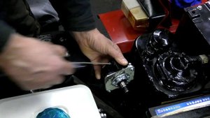 МИНИТРАКТОР МТЗ 132  (4x4 ПЕРЕЛОМКА).  Дорабатываем и изменяем | Приспособление для удержания капот