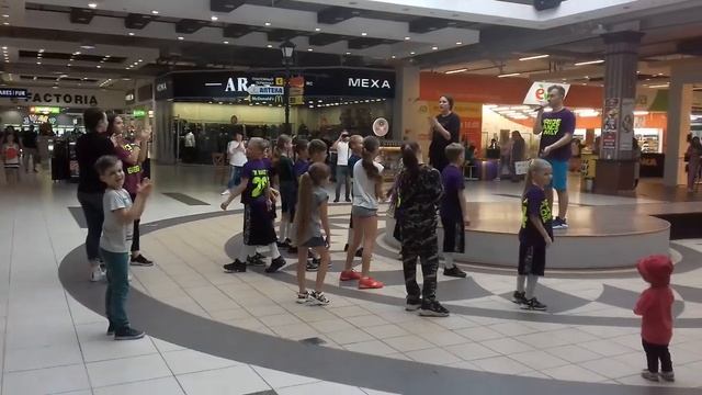 Танцы на подиуме 3 очереди трц фабрика. смотреть онлайн