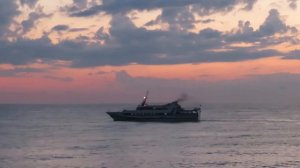 Ветер по морю гуляет и кораблик подгоняет