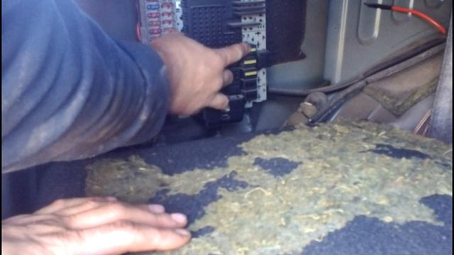 Замена реле стоп сигналов Volvo S80 смотреть онлайн