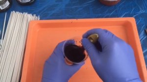 Окраска морилкой в шоколадный цвет.