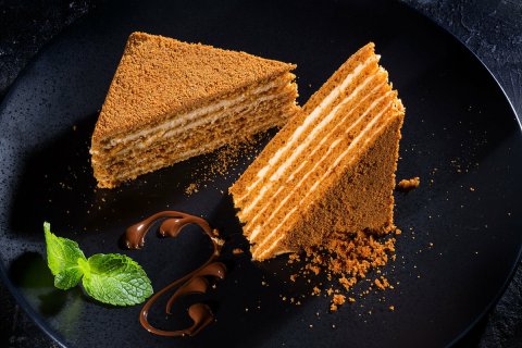 Вкуснейший торт Медовик.MOV