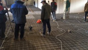 Бетонные полы с топингом. Монтаж пространственного каркаса