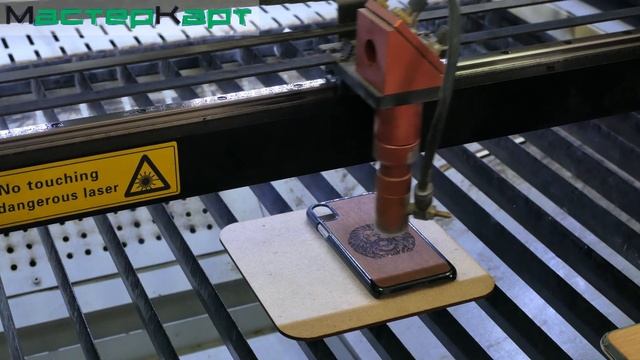 Как сделать телефон индивидуальным? Вырезаем логотип на чехле телефона Гравировка на лазерном станк смотреть онлайн