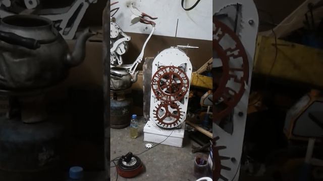 Strange wooden clock смотреть онлайн