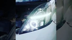 TOYOTA ISIS Бегущий поворотник и биксеноновая линза