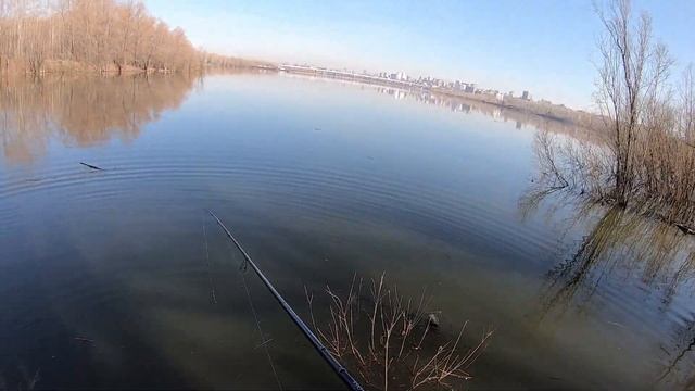 ЛОВЛЯ ВЕСЕННЕГО СУДАКА НА ДЖИГ! СПИННИНГ С БЕРЕГА! смотреть онлайн