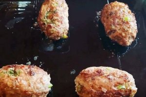 КОТЛЕТЫ ПО-ФЛОТСКИ.