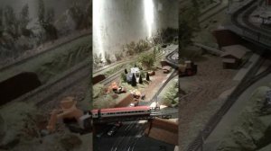 Домашний макет железной дороги в масштабе 1 к 87.