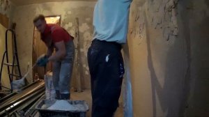 за 6 минут отштукатурили 6 м кв стены,слой 4 см