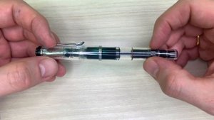 Перьевая ручка Pelikan M205 Demonstrator