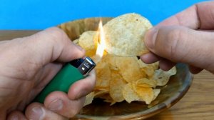 ЧТО БУДЕТ ЕСЛИ ПОДЖЕЧЬ ЧИПСЫ / КАК ГОРЯТ ЧИПСЫ