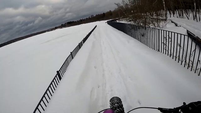 Покатушка на фэтбайке по набережной в Солнечногорске.Местами заметенная или не чищенная от снега.