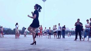 Цинцин шафл! (Китайская танцовщица танцует на площади) - Лучший город земли (кавер) - Стиляги Band