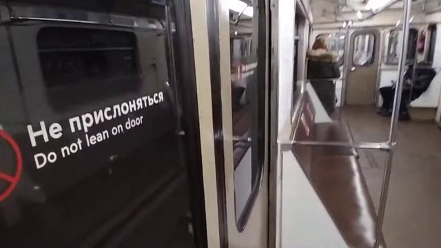 Поездка на Поезде 81-717.5м Беляево - Теплый стан //23 Января 2021 смотреть онлайн