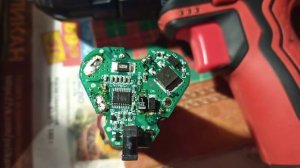Не заряжается шуруповёрт Redverg SD10L/1, причина и ремонт