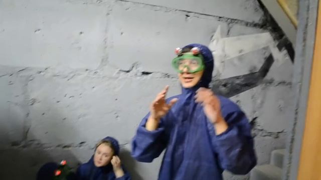 Напуганные девушки Выход из подвала с зомби Воображариум Курган смотреть онлайн