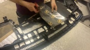 Процесс шумоизоляции торпеда на Nissan Tiida