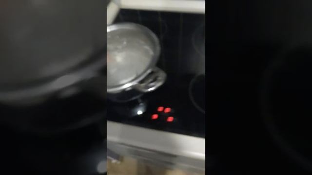 Как варить яйца всмятку. How To Make Soft-Boiled Eggs смотреть онлайн