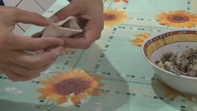 Вареники с сырой картошкой. Домашние ленивые. Рецепт вареников с картошкой на дрожжах начинка