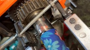 Как снять втулку с помощью газовой горелки и съёмника