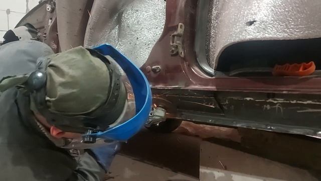 Замена порога,замена усилителя,подгонка.Выпуск 3.Киа Спектра смотреть онлайн