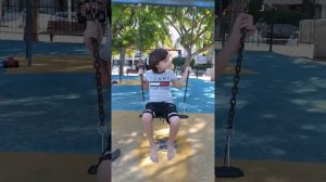 я научился делать сальто с качели???