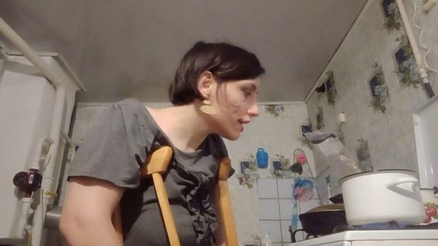 Готовим куриные голени и спагетти! / Папа купил электрочайнк / Новые яркие ногти смотреть онлайн