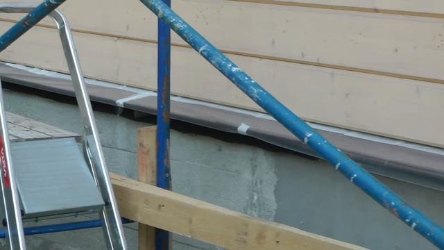 Убираем плесень с деревянного фасада дома и вновь производим отделку. смотреть онлайн