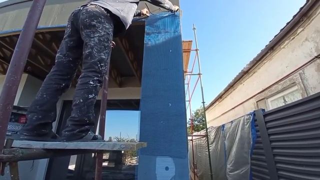 Как армировать ПЕНОПЛАСТ. клеим сетку на пенопласт Правильно смотреть онлайн