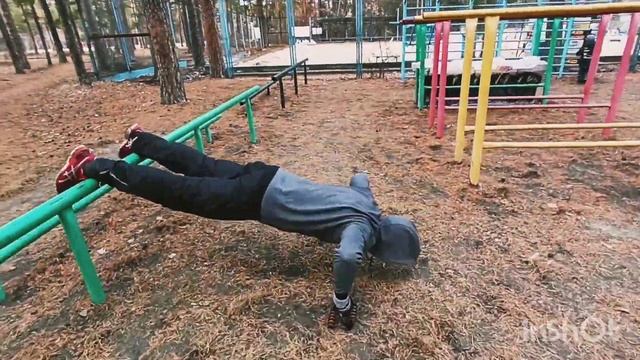 Сложный вариант отжиманий, ориентирован на физически подготовленных занимающихся!