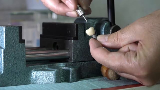 БАТЛ: орехи против циркониевых коронок! смотреть онлайн